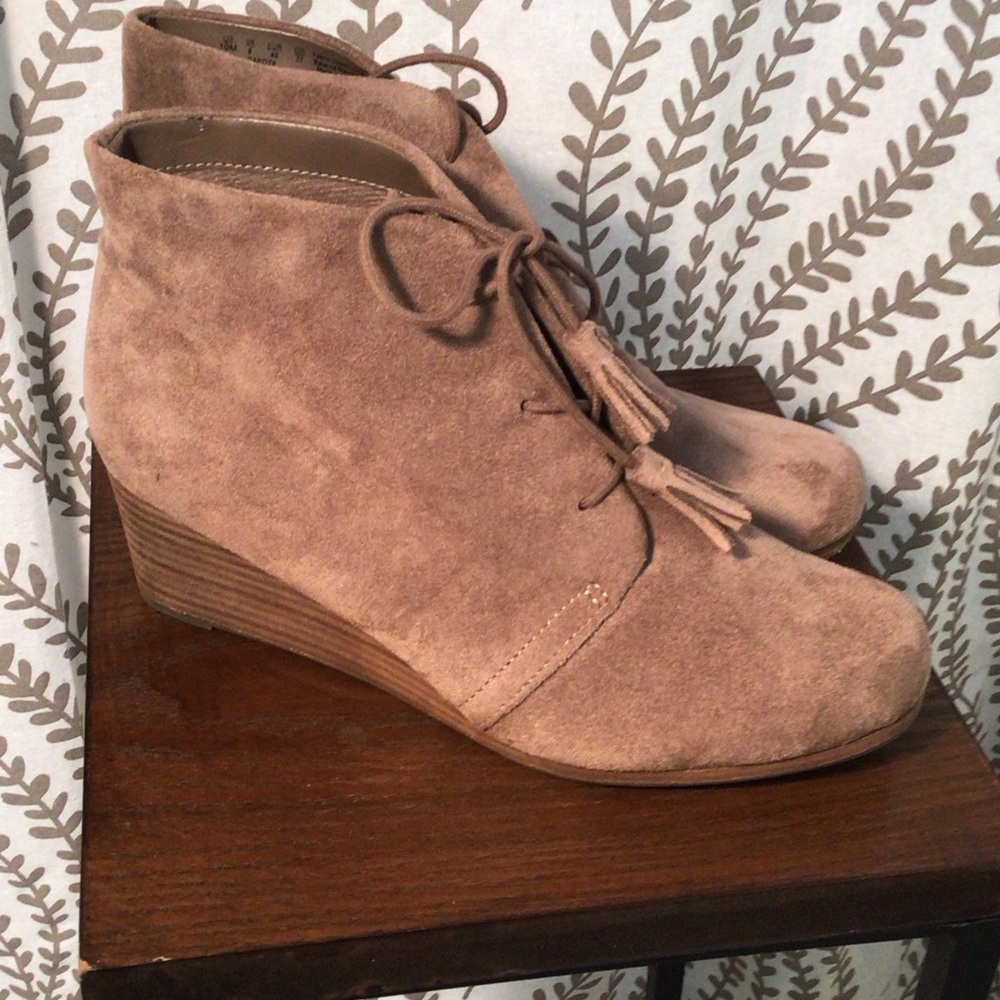 Dr. Scholl's Taupe Suede Ankle Booties